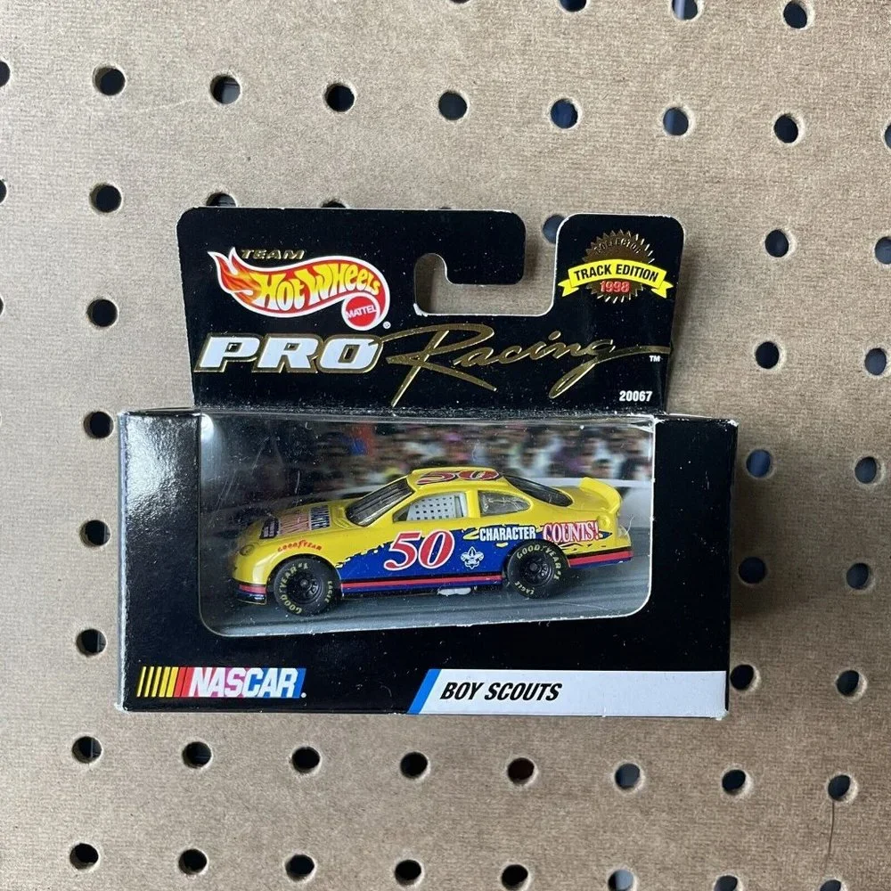 New 1998 Team Hot Wheels 1:24 Pro Racing NASCAR Boy Scouts #50 Diecast